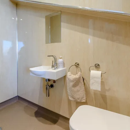 Hunroe Brow Reighton